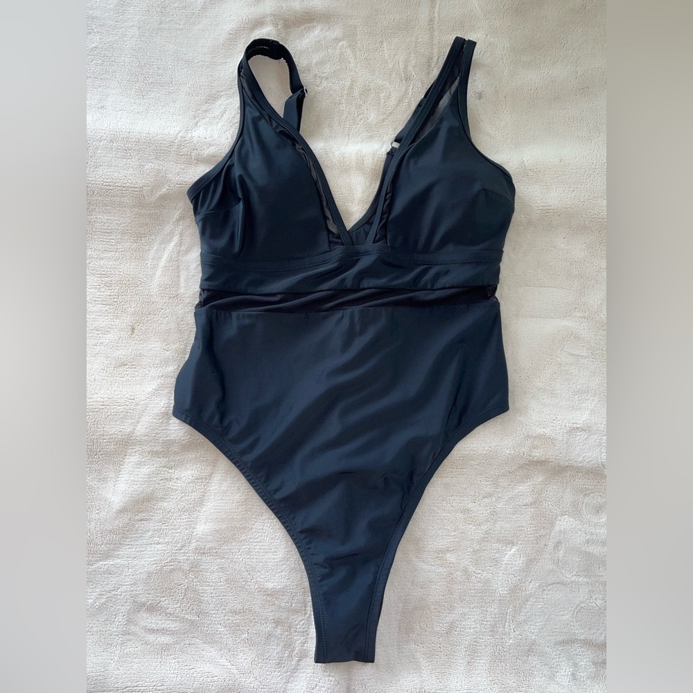 CUPSHE Women One Piece Swimsuit V Neck Tummy Control Bathing Suit LARGE BLACK